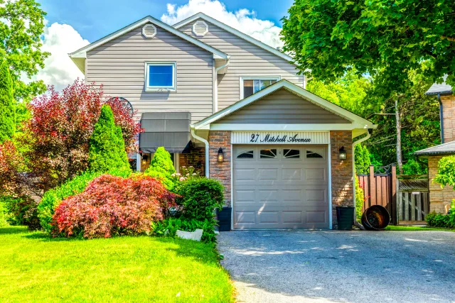 Quaint and Quiet Home On Peaceful Greenspace!