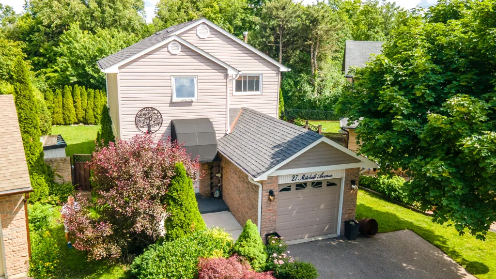 Quaint and Quiet Home On Peaceful Greenspace!