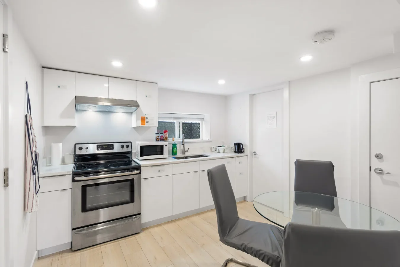 Oxford St Suite with Workspace & Free Parking