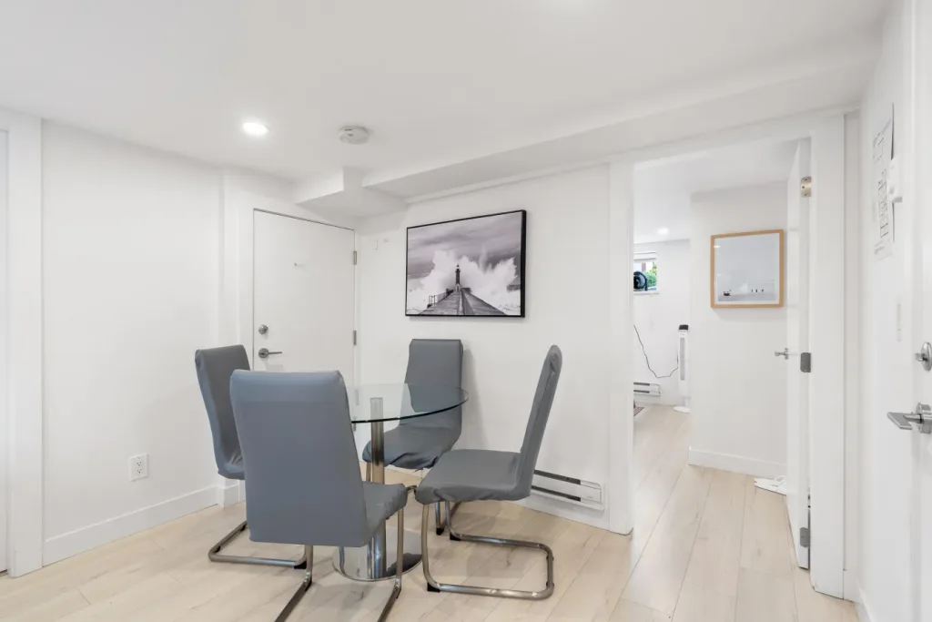 Oxford St Suite with Workspace & Free Parking