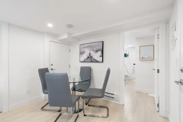 Oxford St Suite with Workspace & Free Parking