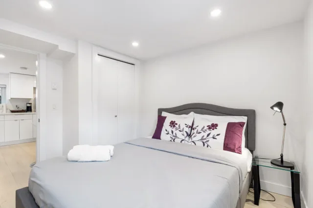 Oxford St Suite with Workspace & Free Parking