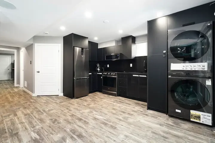 Furnished 1-Bedroom Walkout Basement Suite Near Lakeridge Health