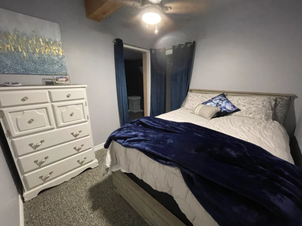 Central 2 bedroom apt with laundry