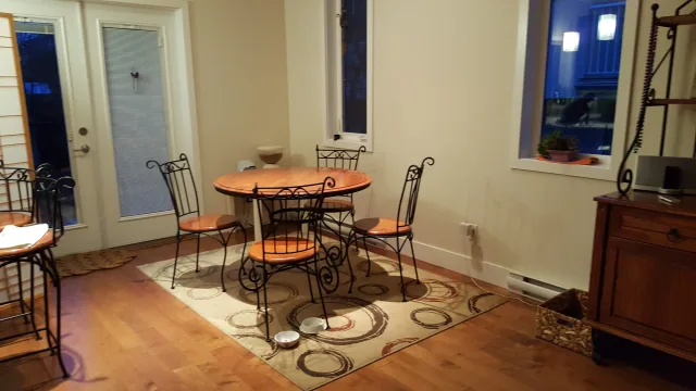 Executive Townhouse Near Royal Jubilee