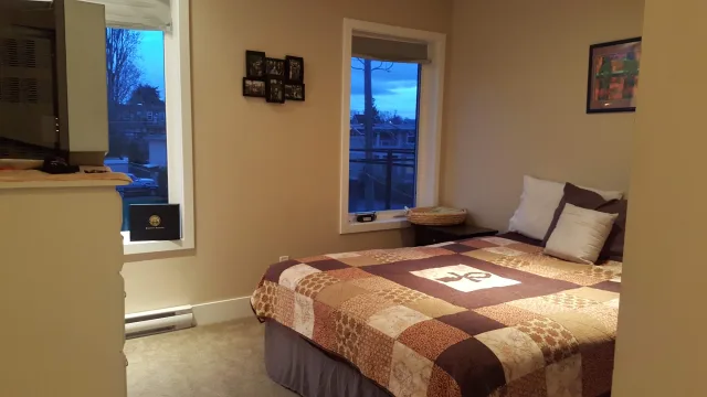 Executive Townhouse Near Royal Jubilee