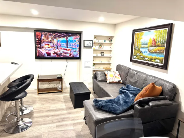 Private Basement Suite Near Belleville General Hospital