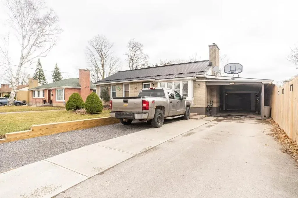 Private Basement Suite Near Belleville General Hospital