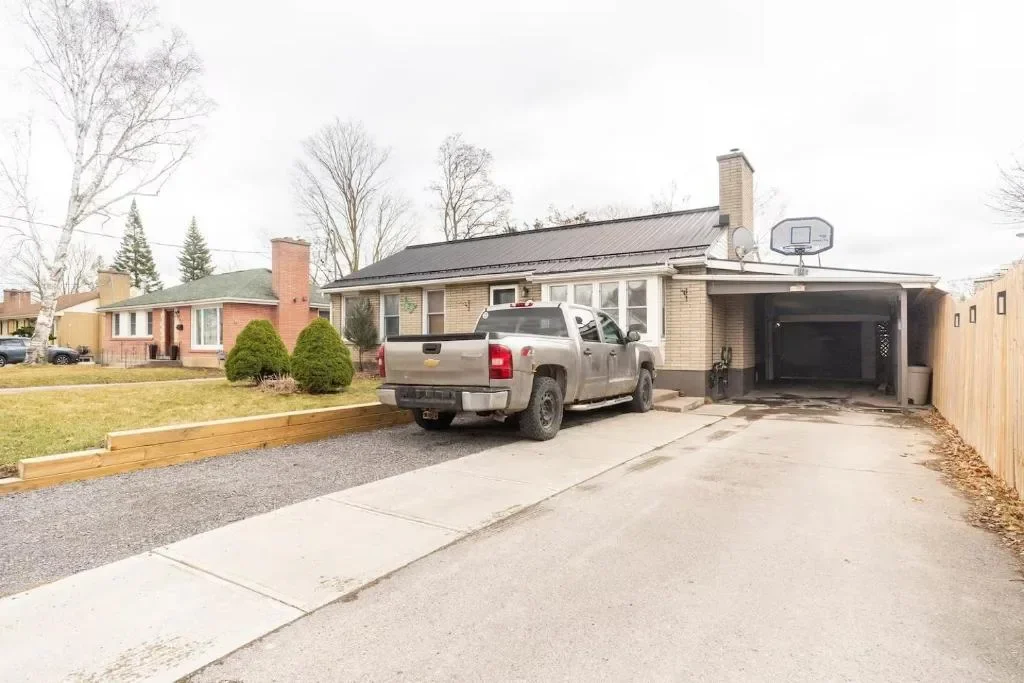 Private Basement Suite Near Belleville General Hospital