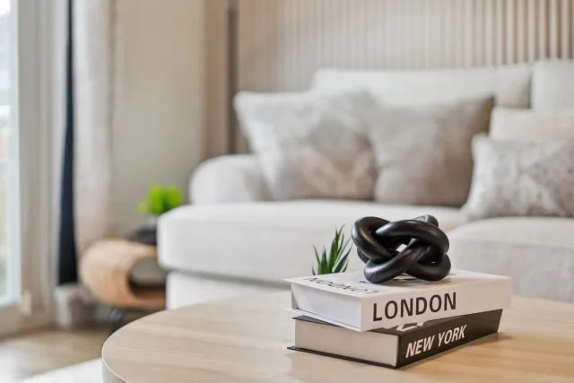 Luxe 3BR Town House | 9 min to South Health Campus