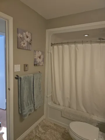 Spacious quiet home near St. JOSEPH'S Hospital.