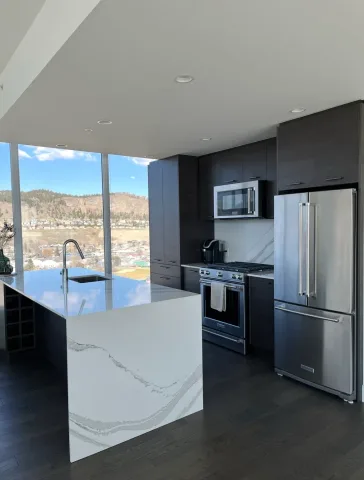 *****Stunning, peaceful 180  Lake & mountain views ***** Near Kelowna general hospital