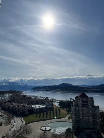 *****Stunning, peaceful 180 Lake & mountain views ***** Near Kelowna general hospital