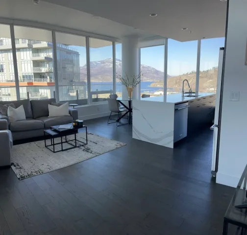 *****Stunning, peaceful 180 Lake & mountain views ***** Near Kelowna general hospital