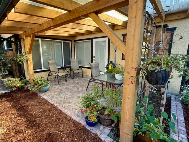 Furnished Garden Studio – Quiet Nature-Inspired Setting (Duncan)
