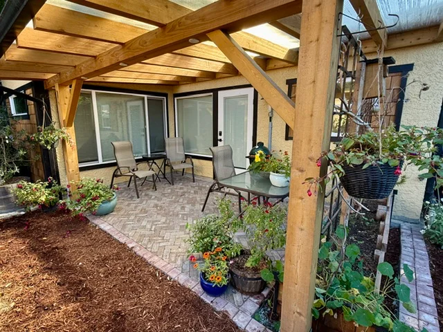 Furnished Garden Studio – Quiet Nature-Inspired Setting (Duncan)