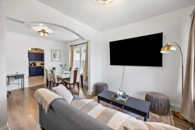 Sleeps 8 | BBQ + Parking | Family Friendly