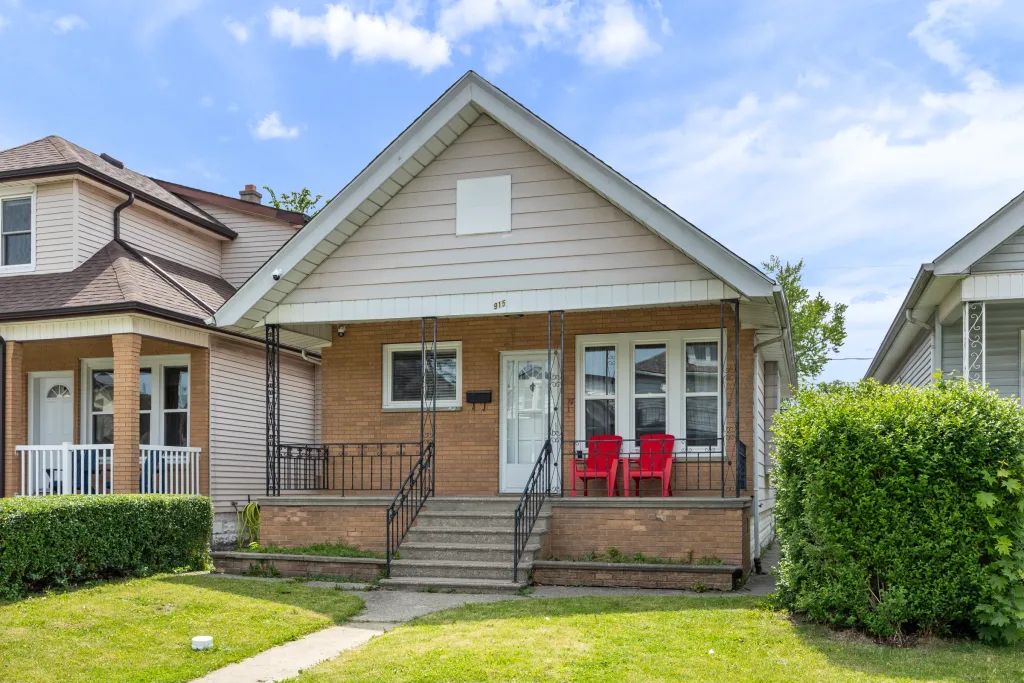 Sleeps 8 | BBQ + Parking | Family Friendly