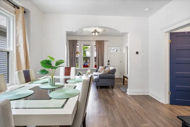 Sleeps 8 | BBQ + Parking | Family Friendly