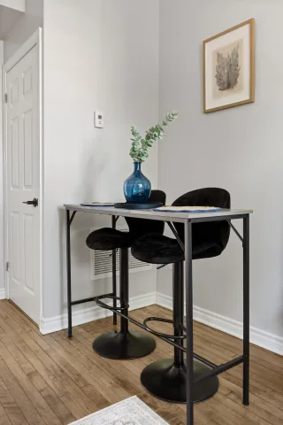 Windsor 1BR + Office | Nurses & Business Travelers