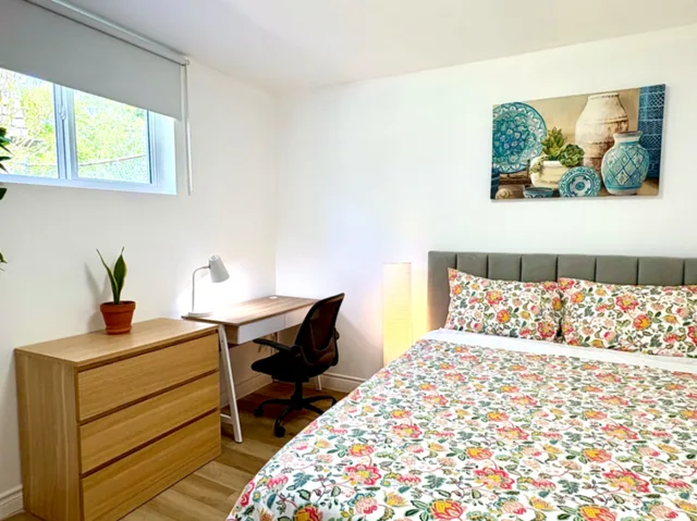Furnished Room with ensuite washroom closes to Trillium & Free Parking