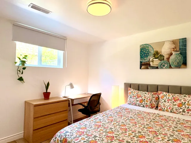 Furnished Room with ensuite washroom closes to Trillium & Free Parking