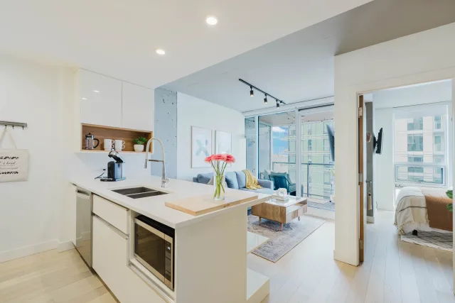 Furnished Downtown Victoria Condo for Healthcare Professionals | Pets Welcome 