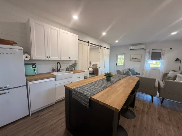 Island Light Suite