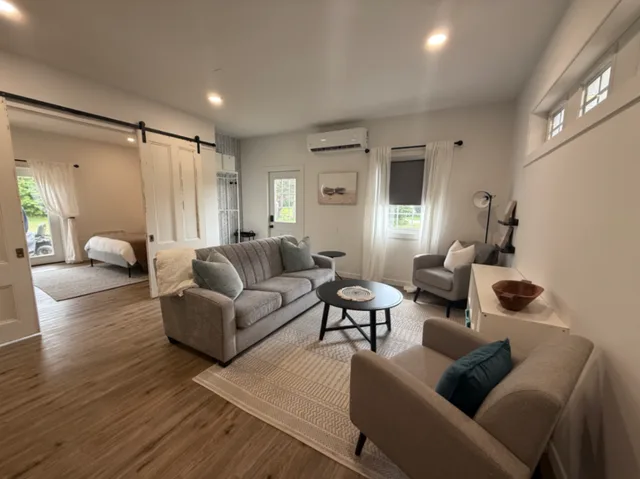 Island Light Suite
