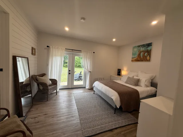Island Light Suite