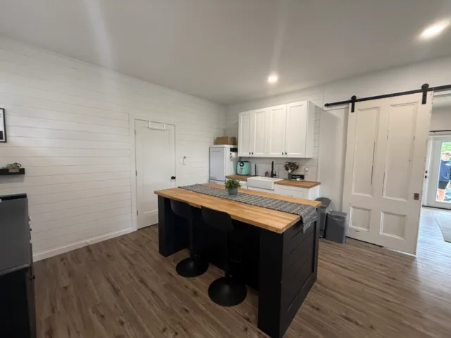 Island Light Suite