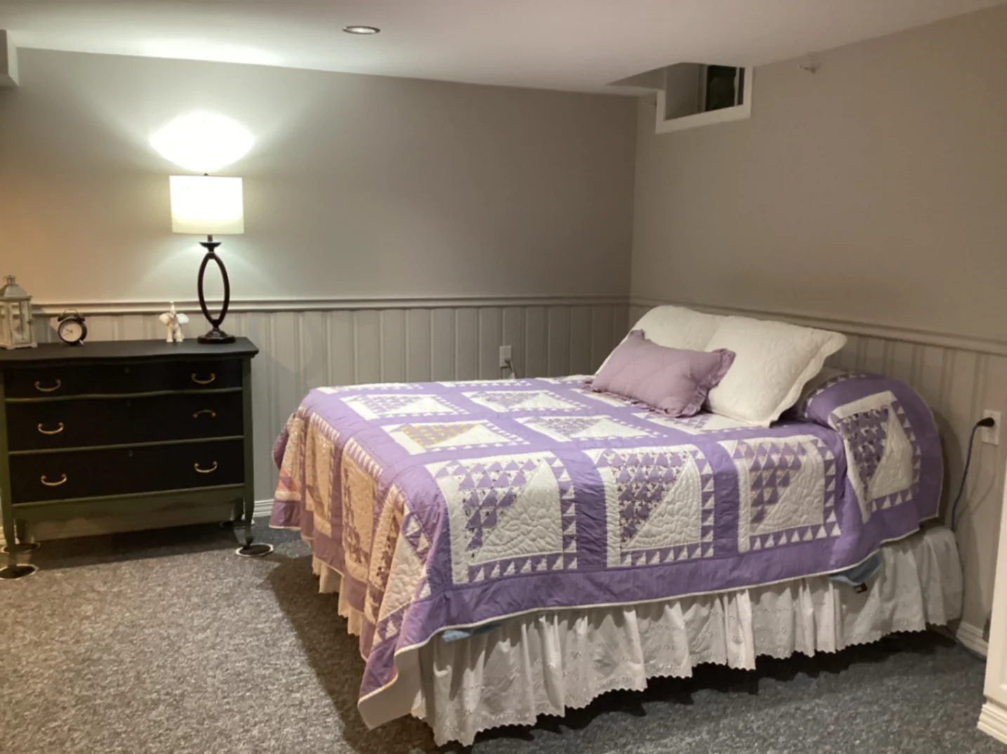 Immaculate & Cozy 1 Bedroom with Living Room and private bathroom 