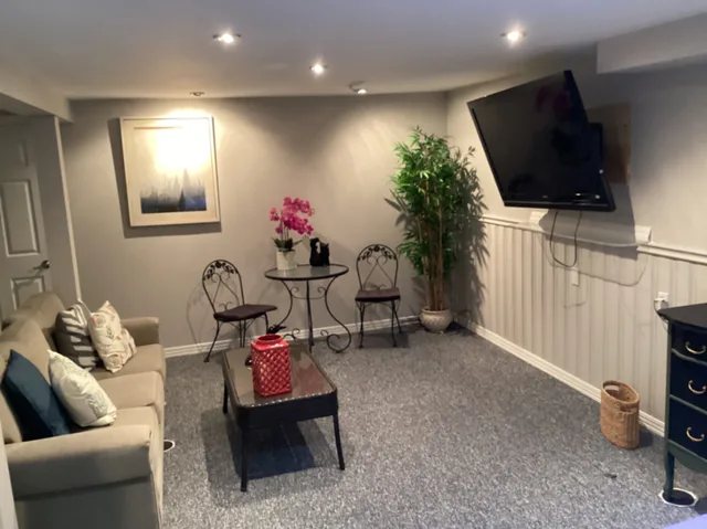Immaculate & Cozy 1 Bedroom with Living Room and private bathroom 
