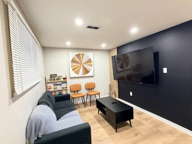 Modern 2BR Unit Near North York General Hospital
