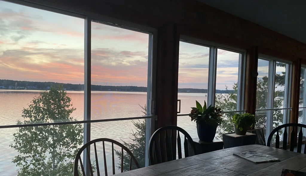 Waterfront House in West LaHave - 15 Mins to SSRH  