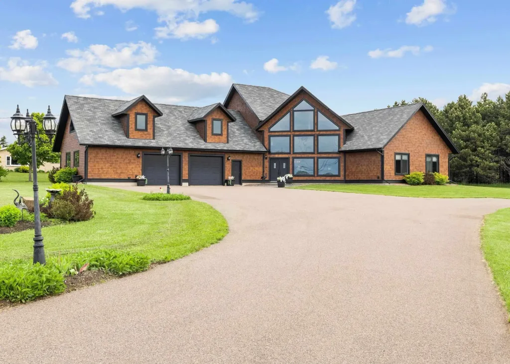Executive Style Home located 5 minutes to Cavendish