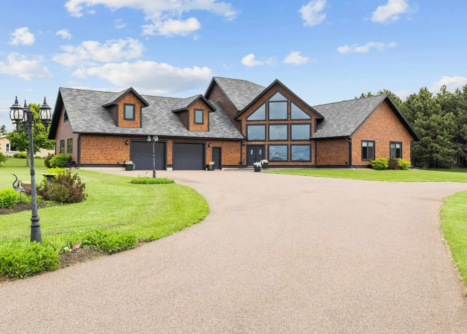 Executive Style Home located 5 minutes to Cavendish