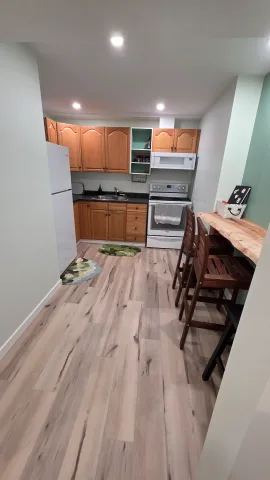 Hillside hideaway suite close to Vernon Jubilee Hospital 