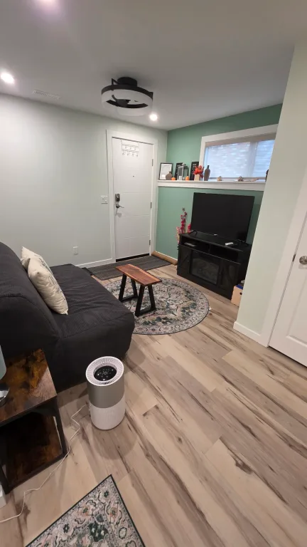 Hillside hideaway suite close to Vernon Jubilee Hospital 