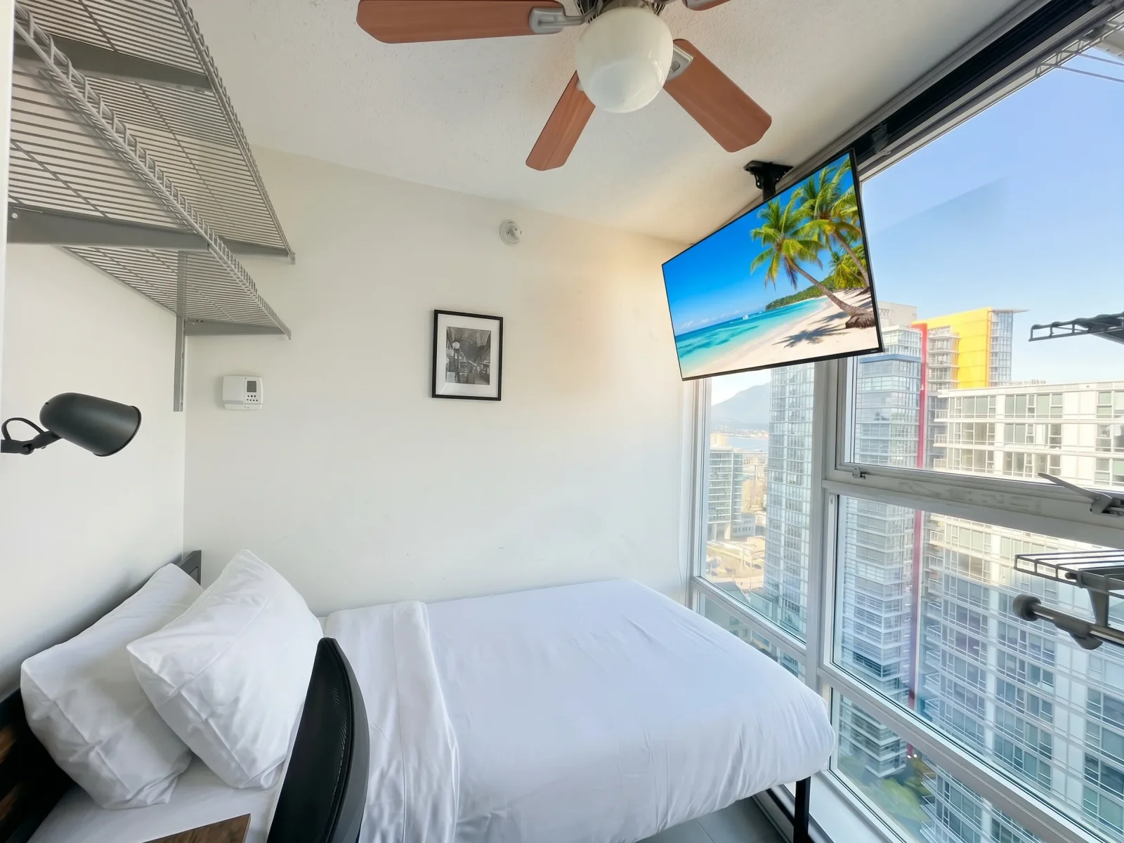 DOWNTOWN HIGH-RISE @ 111 W GEORGIA | Free Maid Service + SkyTrain & Walking Distance to Hospitals