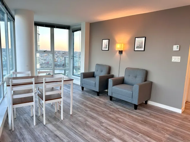 DOWNTOWN HIGH-RISE @ 111 W GEORGIA | Free Maid Service + SkyTrain & Walking Distance to Hospitals