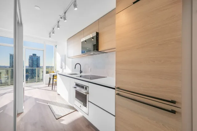 Brand New, Bright 1 Bed Downtown Surrey Near Surrey Memorial Hospital