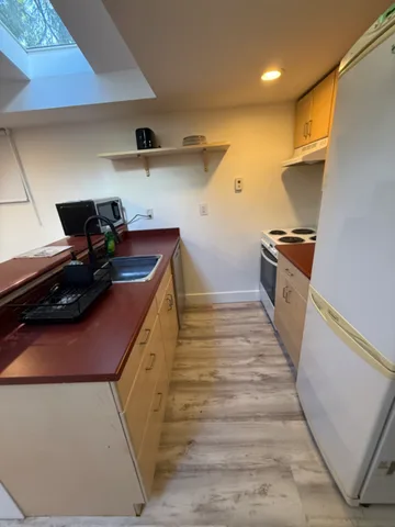 Newly Renovated Furnished Laneway House-Deep Cove