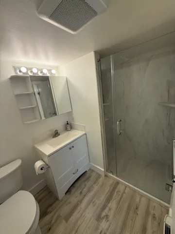 Newly Renovated Furnished Laneway House-Deep Cove