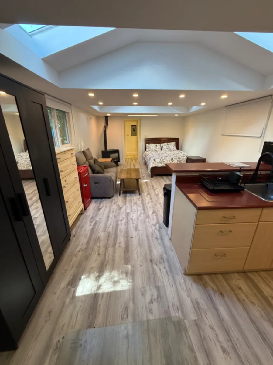 Newly Renovated Furnished Laneway House-Deep Cove