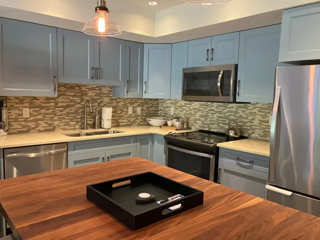 Luxuriously furnished garden suite near Royal Jubilee and U of Victoria