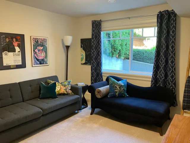 Luxuriously furnished garden suite near Royal Jubilee and U of Victoria