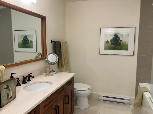 Luxuriously furnished garden suite near Royal Jubilee and U of Victoria