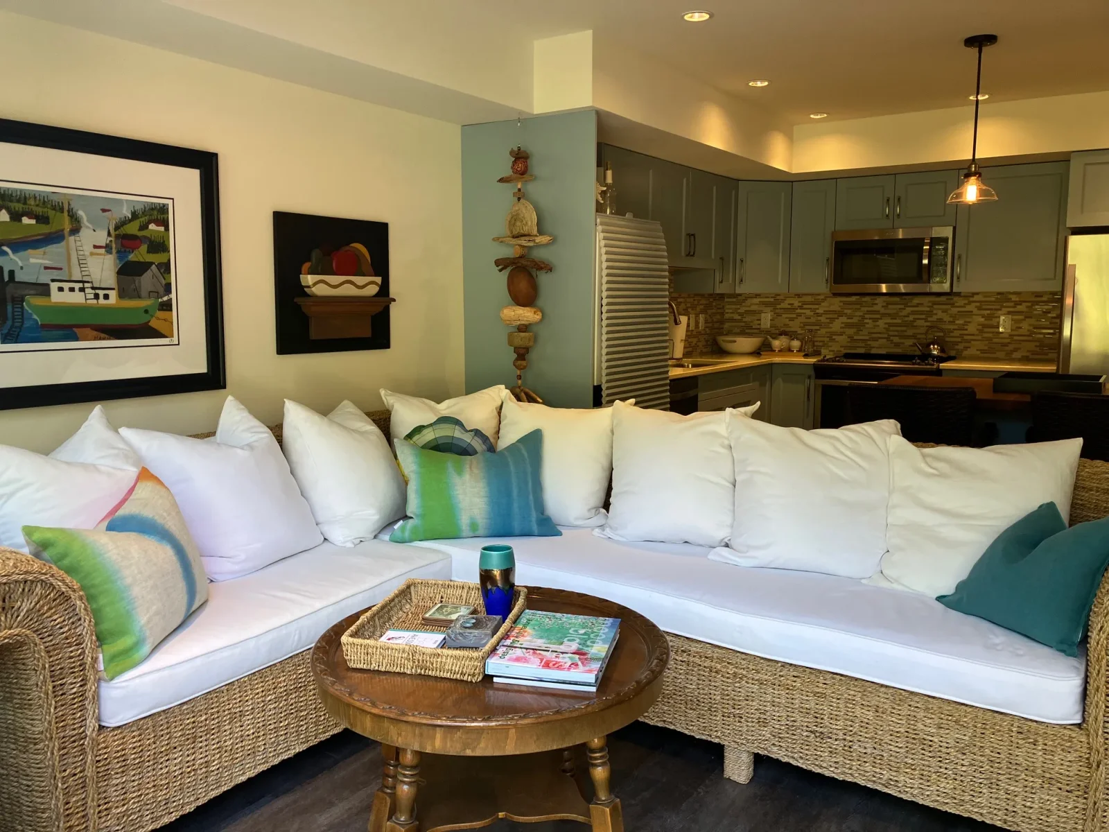 Luxuriously furnished garden suite near Royal Jubilee and U of Victoria