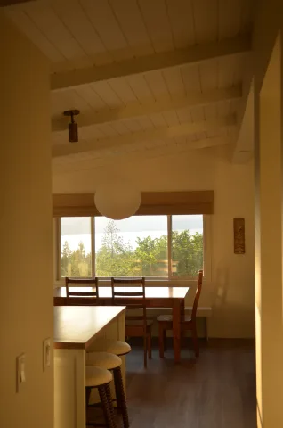 Charming Renovated Lakeview Home in Naramata – 2 Bedrooms / 2 Bathrooms – King Bed